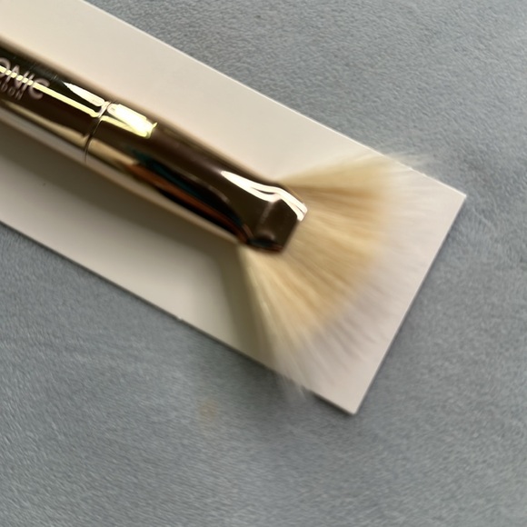 🧰 ICONIC LONDON | CHEEK GLOW DUO BRUSH - Picture 3 of 7